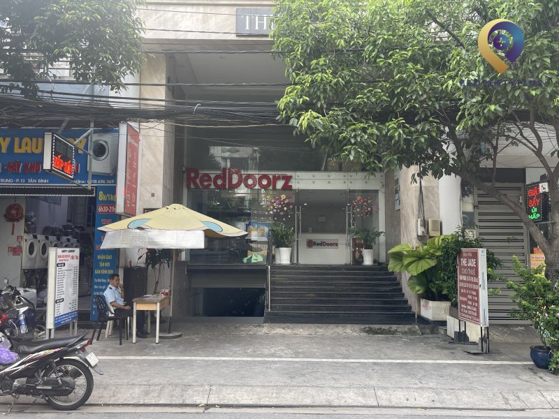 Reddoorz Building